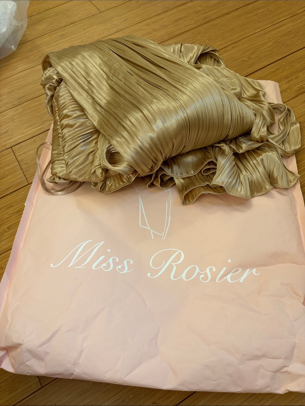 Elegant Gold Corset-Style Evening Dress - Picture 3 of 6